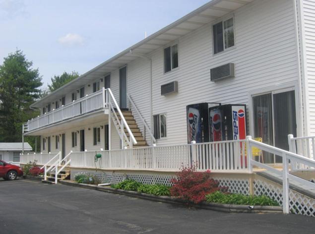 Knotty Pine Motel Salisbury Exteriör bild